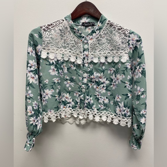 Seven N Tops - ✨ 4 for $30 ✨ Seven N Sage Green Color Floral Cropped Button-Up Top Size S